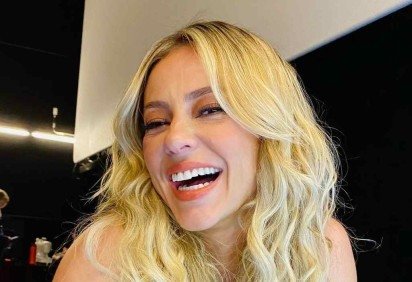 Nem todo mundo sabe, mas muitas celebridades já trabalharam em outros empregos antes da fama. Confira na galeria!  -  (crédito: Reprodução/@paollaoliveirareal)