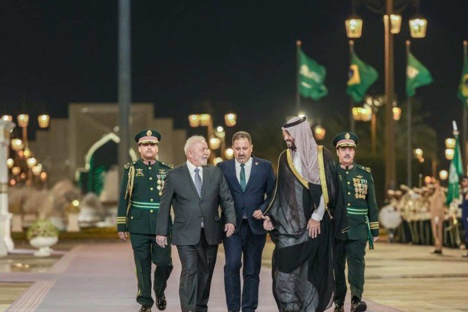 Comitiva brasileira que foi à COP28 se reuniu com primeiro-ministro da Arábia Saudita, Mohammed bin Salman, para discutir o fortalecimento das relações bilaterais - (crédito: Ricardo Stuckert / PR) Comitiva brasileira que foi à COP28 se reuniu com primeiro-ministro da Arábia Saudita, Mohammed bin Salman, para discutir o fortalecimento das relações bilaterais - (crédito: Ricardo Stuckert / PR)