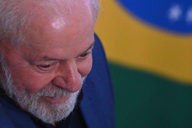 Dois meses após sofrer cirurgia no quadril, Lula volta a sair do Brasil, desta vez, para giro que começa pela Arábia Saudita - (crédito: EPA-EFE/REX/Shutterstock) Dois meses após sofrer cirurgia no quadril, Lula volta a sair do Brasil, desta vez, para giro que começa pela Arábia Saudita - (crédito: EPA-EFE/REX/Shutterstock)