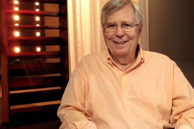 O diretor Roberto Farias: filho da chanchada, irmão do Cinema 
Novo e primo da tevê