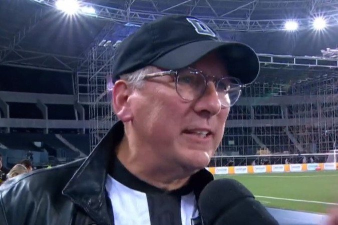STJD vai julgar John Textor por falas contra arbitragem e CBF no jogo entre Botafogo e Palmeiras - (crédito: Foto: Reprodução/TV) STJD vai julgar John Textor por falas contra arbitragem e CBF no jogo entre Botafogo e Palmeiras - (crédito: Foto: Reprodução/TV)