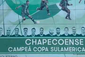 Chapecoense dedica o dia à memória dos mortos na queda do avião -  (crédito:  Monica)