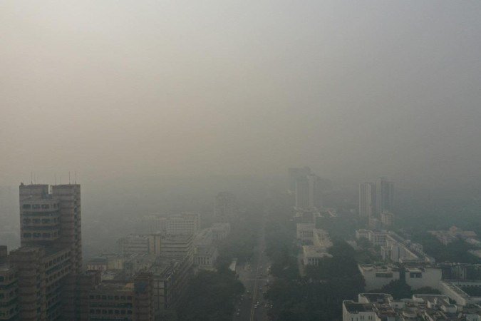 Edifícios em Nova Delhi, na Índia, em meio ao nevoeiro: um símbolo da preocupação mundial. Nações da Ásia, segundo os estudos, se fizerem a transição energética, poderão aumentar expectativa de vida
- (crédito: AFP) Edifícios em Nova Delhi, na Índia, em meio ao nevoeiro: um símbolo da preocupação mundial. Nações da Ásia, segundo os estudos, se fizerem a transição energética, poderão aumentar expectativa de vida
- (crédito: AFP)