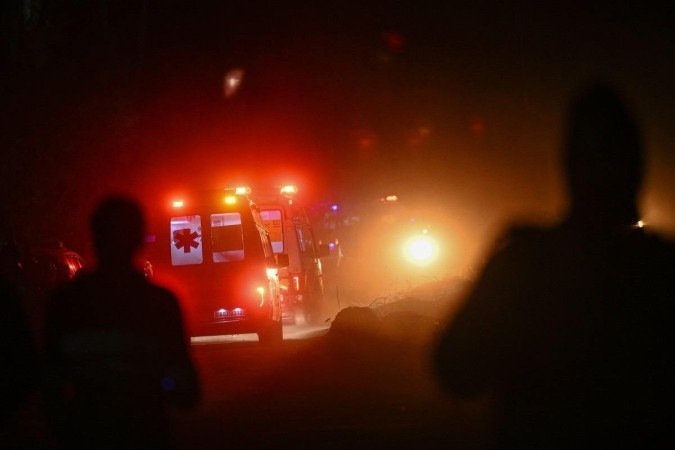 Os 41 trabalhadores foram recebidos como heróis na terça-feira, após saírem do túnel através de um tubo de aço de 57 metros de comprimento       -  (crédito: AFP)