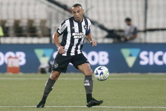 Com lesão grave, Marçal não deve jogar mais no ano pelo Botafogo - (crédito: Jogada10) Com lesão grave, Marçal não deve jogar mais no ano pelo Botafogo - (crédito: Jogada10)