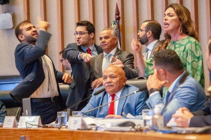  CPI dos Atos Antidemocr&Atilde;&iexcl;ticos- Ap&Atilde;&sup3;s sete horas de reuni&Atilde;&pound;o, relator da CPI conclui leitura de relat&Atilde;&sup3;rio

      