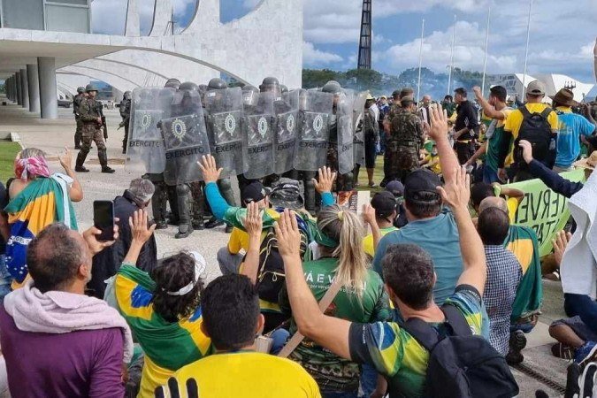 O filme No céu da pátria nesse instante captou as próprias imagens sobre os acontecimentos - (crédito: Divulgação) O filme No céu da pátria nesse instante captou as próprias imagens sobre os acontecimentos - (crédito: Divulgação)