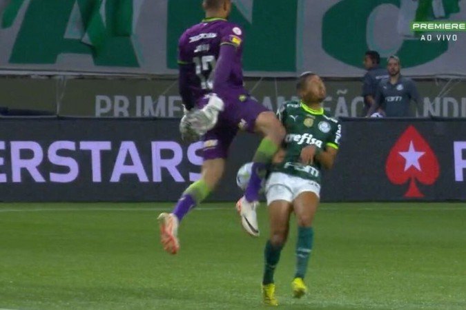 Rony sofre forte pancada e tem suspeita de fratura na costela -  (crédito: Jogada10)