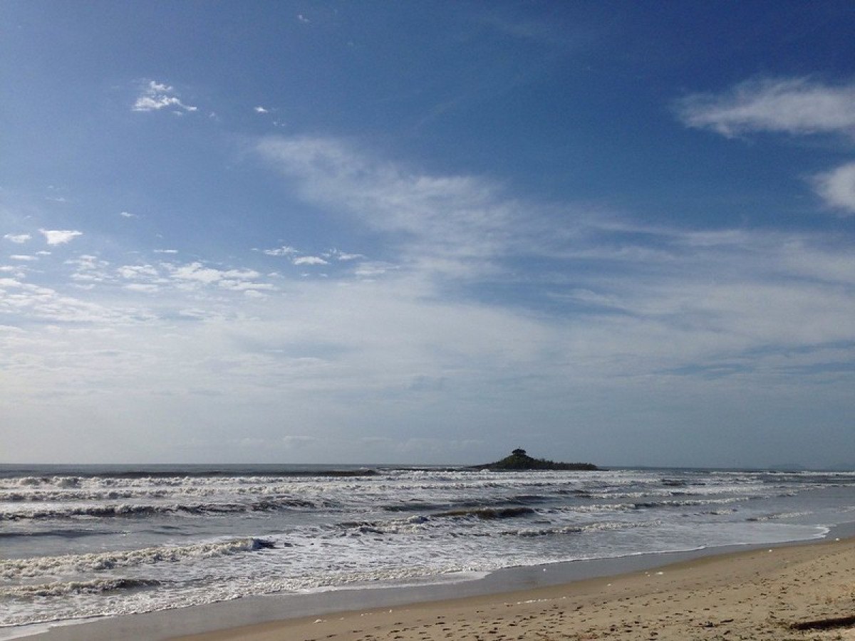 Destinos inusitados: cinco refúgios praianos para curtir verão adiantado no Paraná
