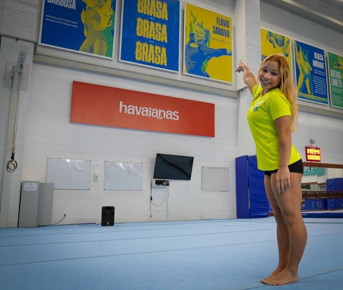 Al&eacute;m da prata por equipes, Fl&aacute;via Saraiva foi bronze no solo no Mundial 