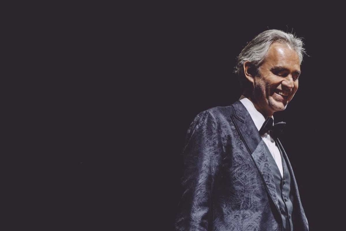 Andrea Bocelli canta en varios idiomas!