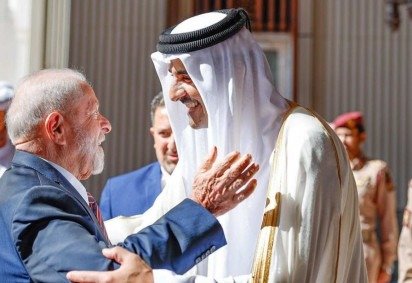 Lula e o Emir do Catar, o Xeque Tamim bin Hamad al-Thani, durante encontro em Doha -  (crédito: Ricardo Stuckert/PR)