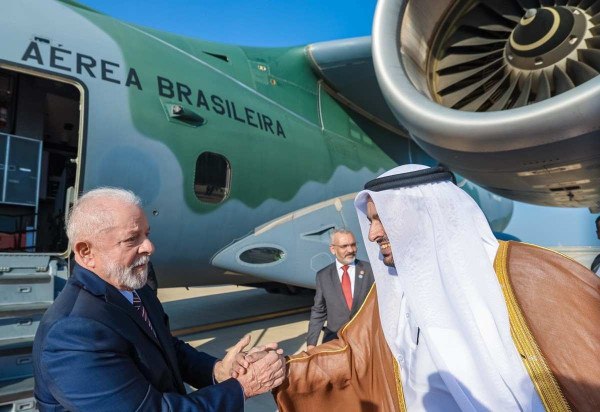 Lula concedeu uma entrevista coletiva neste domingo, antes de deixar Dubai, nos Emirados Árabes Unidos, com destino à Alemanha -  (crédito: Ricardo Stuckert / PR)