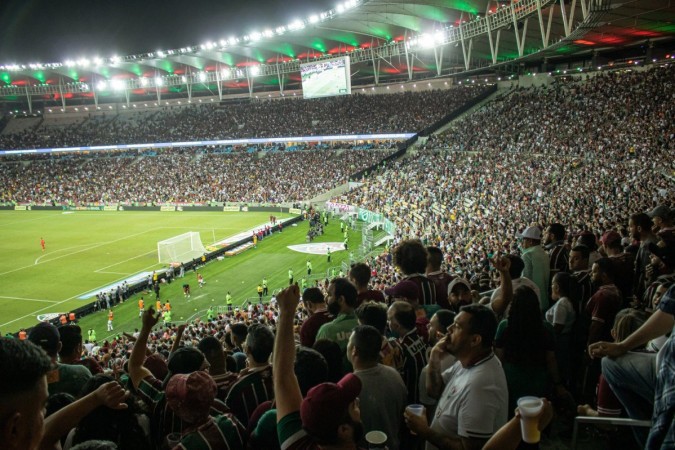 Conmebol multa o Fluminense em quase R$ 150 mil por causa do gramado e sinalizadores -  (crédito:  Lenardo Brasil)