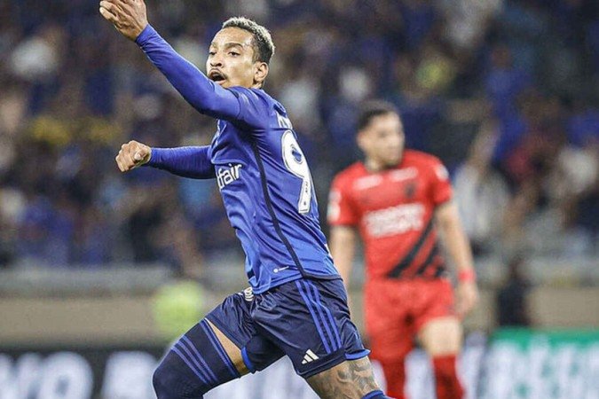 Matheus Pereira celebra primeiro gol pelo Cruzeiro, mas lamenta empate: ‘Merecíamos ganhar’ -  (crédito: Jogada10)