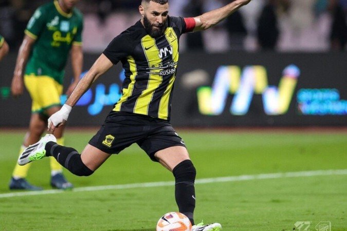 Benzema deixa campo lesionado e vira preocupação para o Mundial de Clubes -  (crédito: Jogada10)