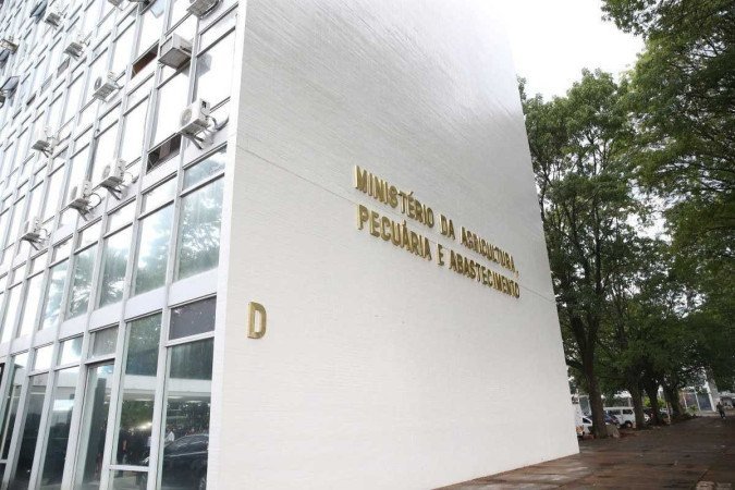 Os aprovados e nomeados receberão o salário inicial de R$ 5.500, para uma carga horária semanal de 40 horas - (crédito: Valter CampanatoAgência Brasil) Os aprovados e nomeados receberão o salário inicial de R$ 5.500, para uma carga horária semanal de 40 horas - (crédito: Valter CampanatoAgência Brasil)