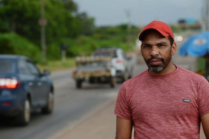 Reginaldo Rodrigues afirma que o quebra-molas localizado em frente a sua casa é mal sinalizado, causando acidentes