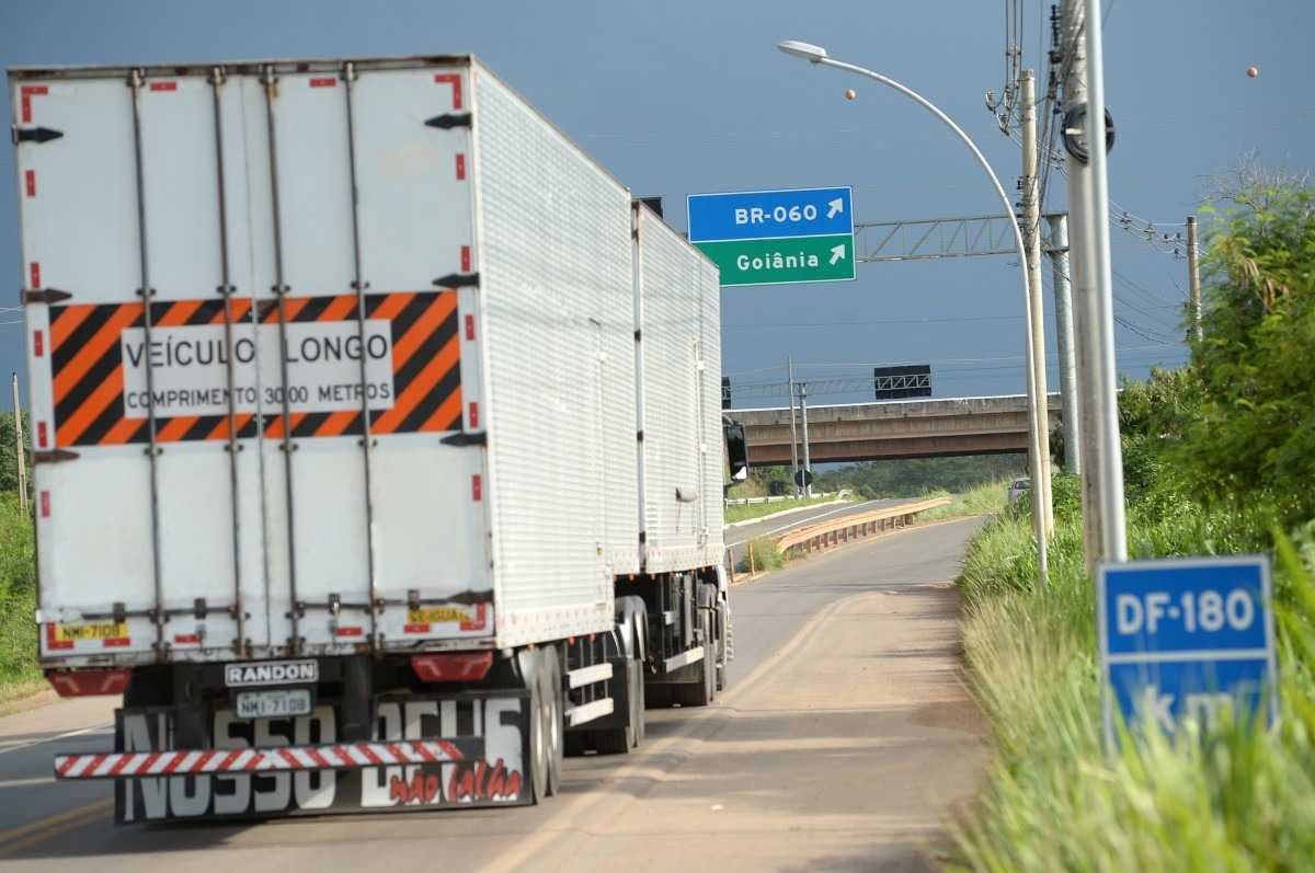 Problemas em rodovias encarecem o transporte no Distrito Federal