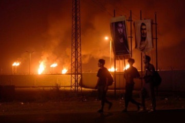 A queima de gás é uma imagem comum nos campos petrolíferos do Irã e do Iraque, entre outros países -  (crédito: BBC)