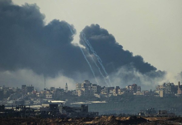 Cessar-fogo interrompido em meio a mísseis e foguetes nos céus -  (crédito:  AFP)