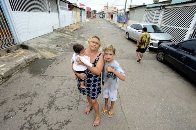 Maria diz estar satisfeita com a escola integral para os filhos mais velhos