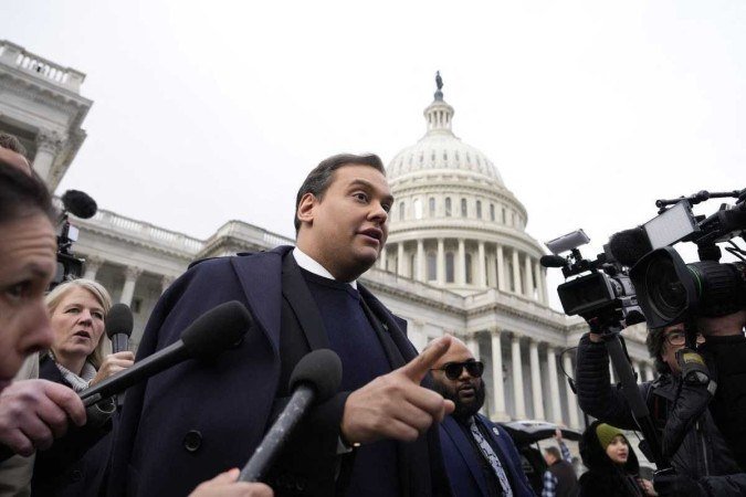 George Santos tem mandato cassado pela Câmara dos Deputados dos EUA -  (crédito: Drew Angerer / GETTY IMAGES NORTH AMERICA / Getty Images via AFP)