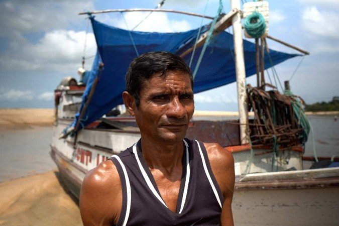 O pescador, José Lemos Cardoso, resgatou 35 pessoas e 9 corpos no naufrágio da lancha O pescador, José Lemos Cardoso, resgatou 35 pessoas e 9 corpos no naufrágio da lancha