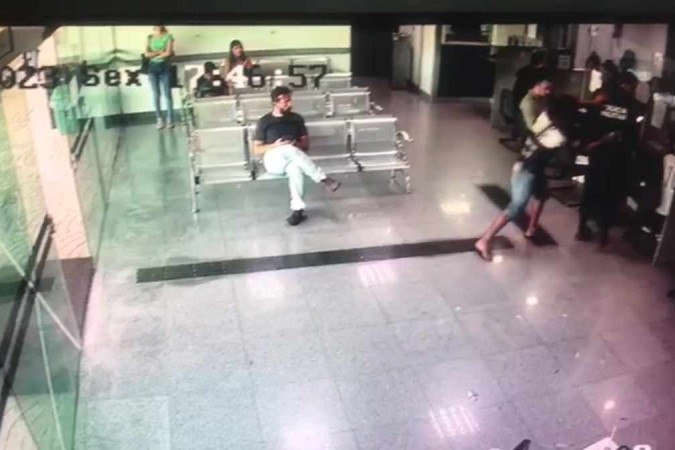 O policial foi salvo pelo colete a prova de balas. - (crédito: Material cedido ao Correio) O policial foi salvo pelo colete a prova de balas. - (crédito: Material cedido ao Correio)