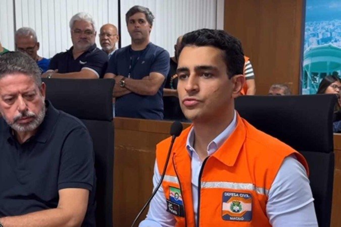 Prefeito de Maceió informou que estão sendo utilizados equipamentos modernos para calcular o afundamento do solo - (crédito: Reprodução/Instagram/@jhcdopovo) Prefeito de Maceió informou que estão sendo utilizados equipamentos modernos para calcular o afundamento do solo - (crédito: Reprodução/Instagram/@jhcdopovo)