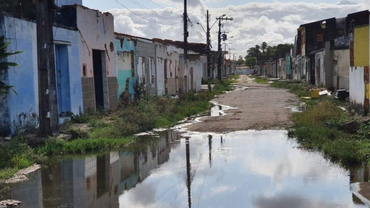 'Vocês precisam sair ou serão presos': as famílias obrigadas a deixar suas casas por risco de colapso de mina em Maceió