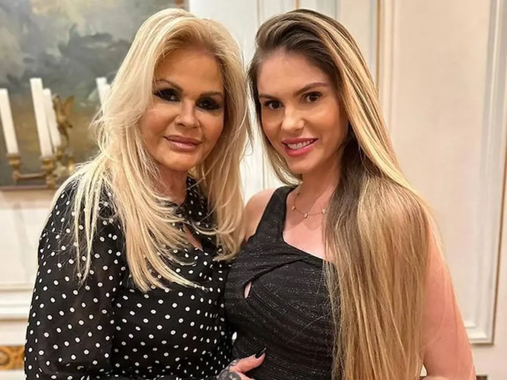 Monique Evans se derrete com clique dos três netos juntos: 