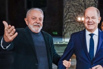Lula é recebido pelo chanceler da Alemanha, Olaf Scholz, em Berlim, onde fez escala após deixar a COP28. O país é favorável ao acordo com o Mercosul -  (crédito:  Ricardo Stuckert/PR)
