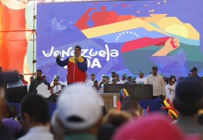 O presidente da Venezuela, Nicolás Maduro, fala durante a campanha de encerramento antes do referendo para a defesa do território de Essequibo  -  (crédito: Pedro Rances Mattey / AFP)