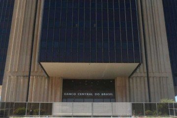 As contas do setor público acumularam um déficit primário de R$ 82,281 bilhões no ano até outubro, o equivalente a 0,93% do Produto Interno Bruto (PIB), informou o Banco Central -  (crédito: Ed Alves/CB/DA.Press)