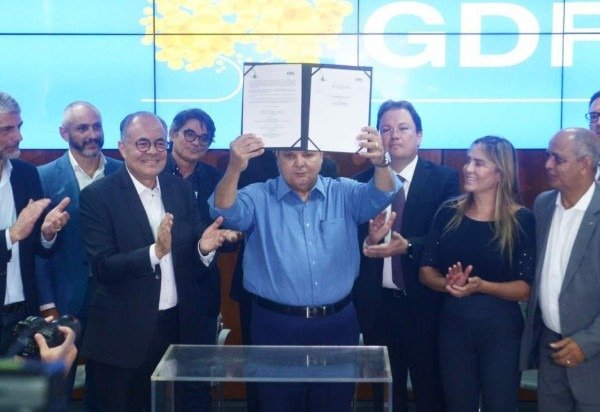 Ed Alves/CB/DA Press