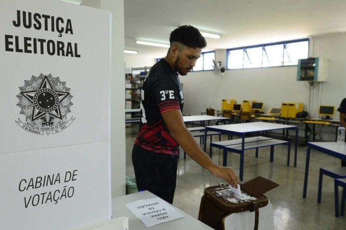 25/10/2023 Crédito: Marcelo Ferreira/CB/D.A Press. Brasil. Brasília - DF - Eleições escolares no Distrito Federal. Centro de Ensino Médio Setor Leste na Asa Sul.
- (crédito: Marcelo Ferreira/CB/D.A Press) 25/10/2023 Crédito: Marcelo Ferreira/CB/D.A Press. Brasil. Brasília - DF - Eleições escolares no Distrito Federal. Centro de Ensino Médio Setor Leste na Asa Sul.
- (crédito: Marcelo Ferreira/CB/D.A Press)