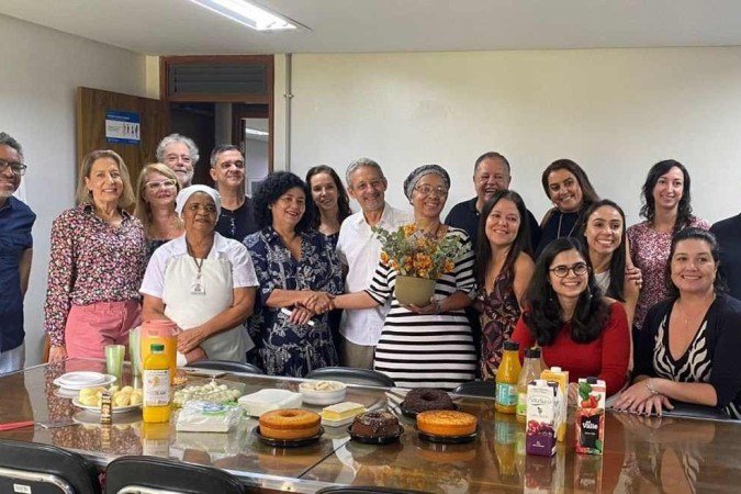 Professores da Faculdade de Comunicação da UnB fazem homenagem à diretora Dione Moura