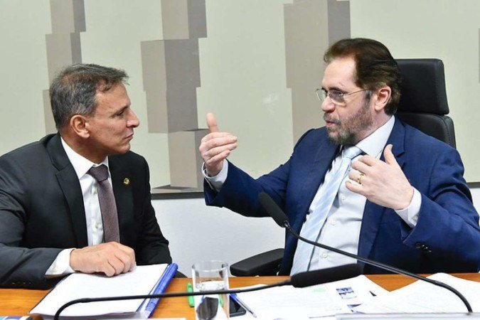 CPI das ONGS (CPIONGS) realiza reunião de trabalho para apresentação do relatório final. Na mesa relator da CPIONGS, senador Marcio Bittar (União-AC);
presidente da CPIONGS, senador Plínio Valério (PSDB-AM).  -  (crédito:  Geraldo Magela/Agência Senado)