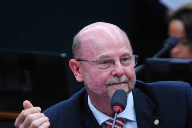 Deputado defende fim da jornada 6x1: 