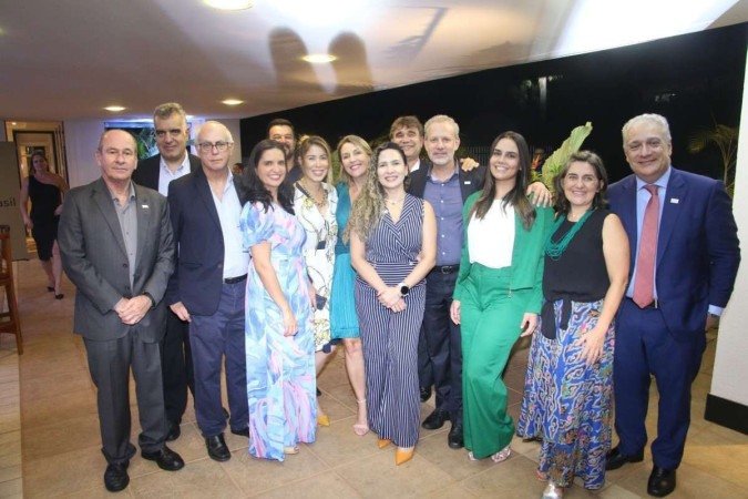 Equipe do IBRAM posa durante festa corporativa: noite de gala