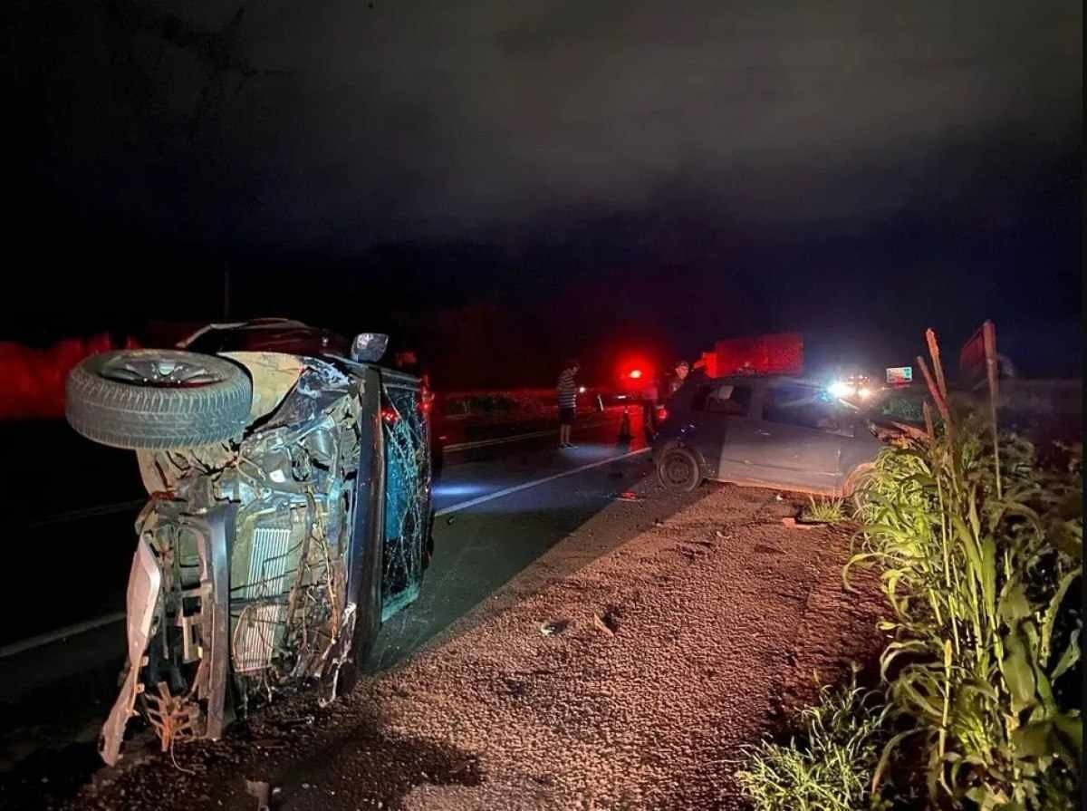 Cantor Zé Neto sofreu um grave acidente de trânsito no interior de SP