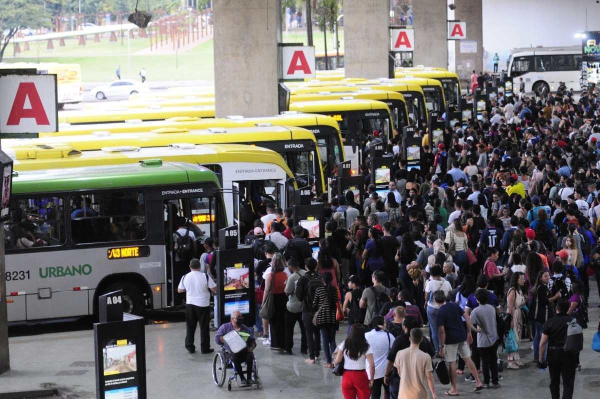 Governo confirma fim do pagamento em dinheiro nos ônibus a partir de julho