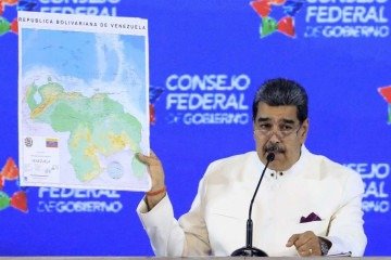 O líder venezuelano propôs que fosse enviado à Assembleia Nacional um projeto de lei para a criação de uma província 'Guiana Esequiba'        -  (crédito: ZURIMAR CAMPOS / VENEZUELAN PRESIDENCY / AFP)