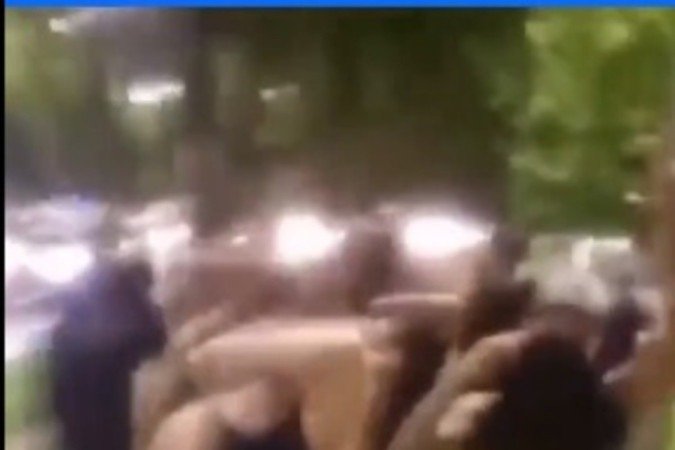 Supostos justiceiros se filma indo 