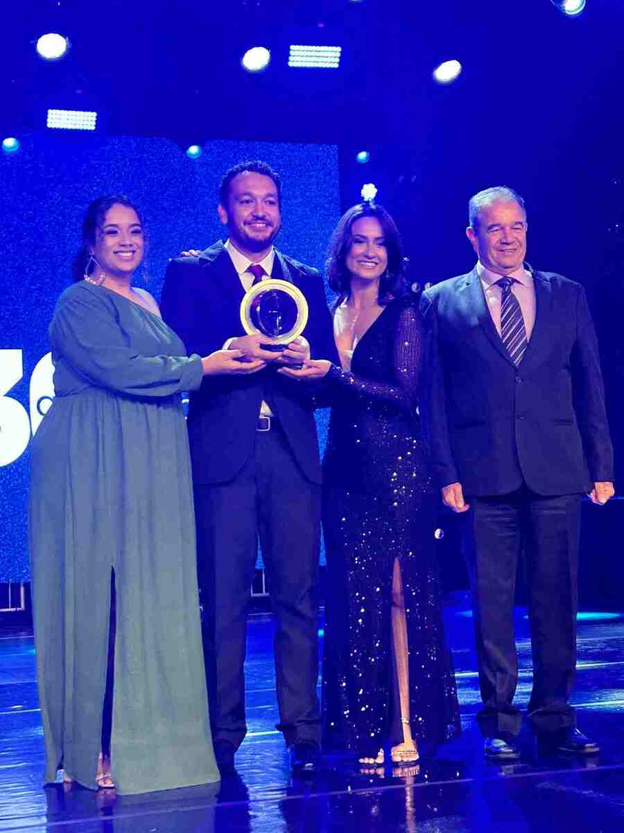 Correio recebe troféu do prêmio CNT de Jornalismo por série sobre LGBTFobia