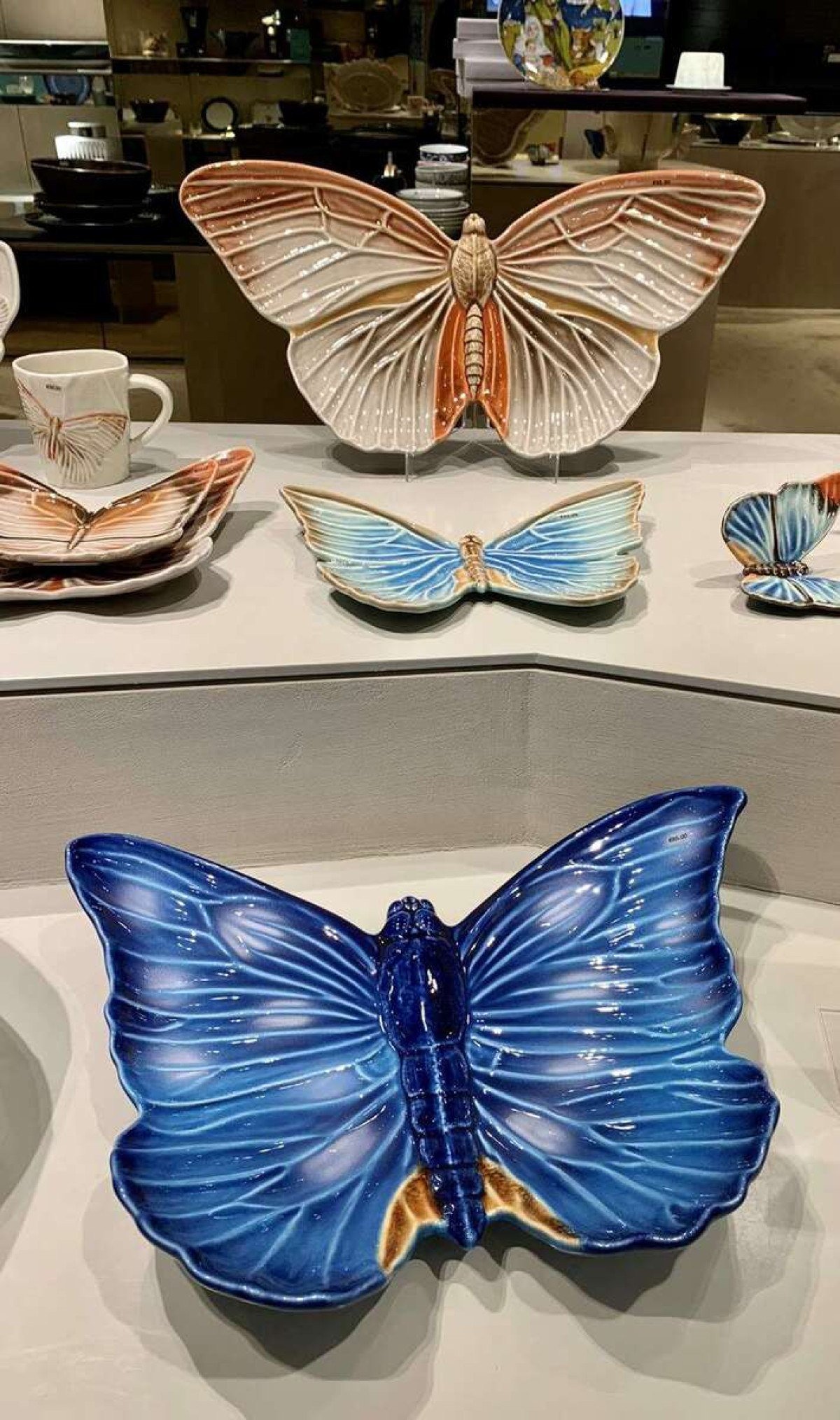 Pecas em porcelana da atual coleção da Vista Alegre, em Ílhavo, Portugal 