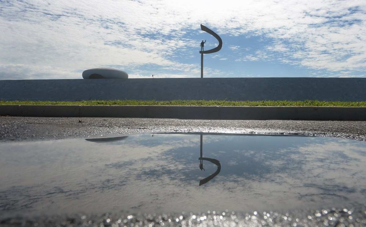 Chuva deve permanecer constante e com pouca força neste sábado (6/1)