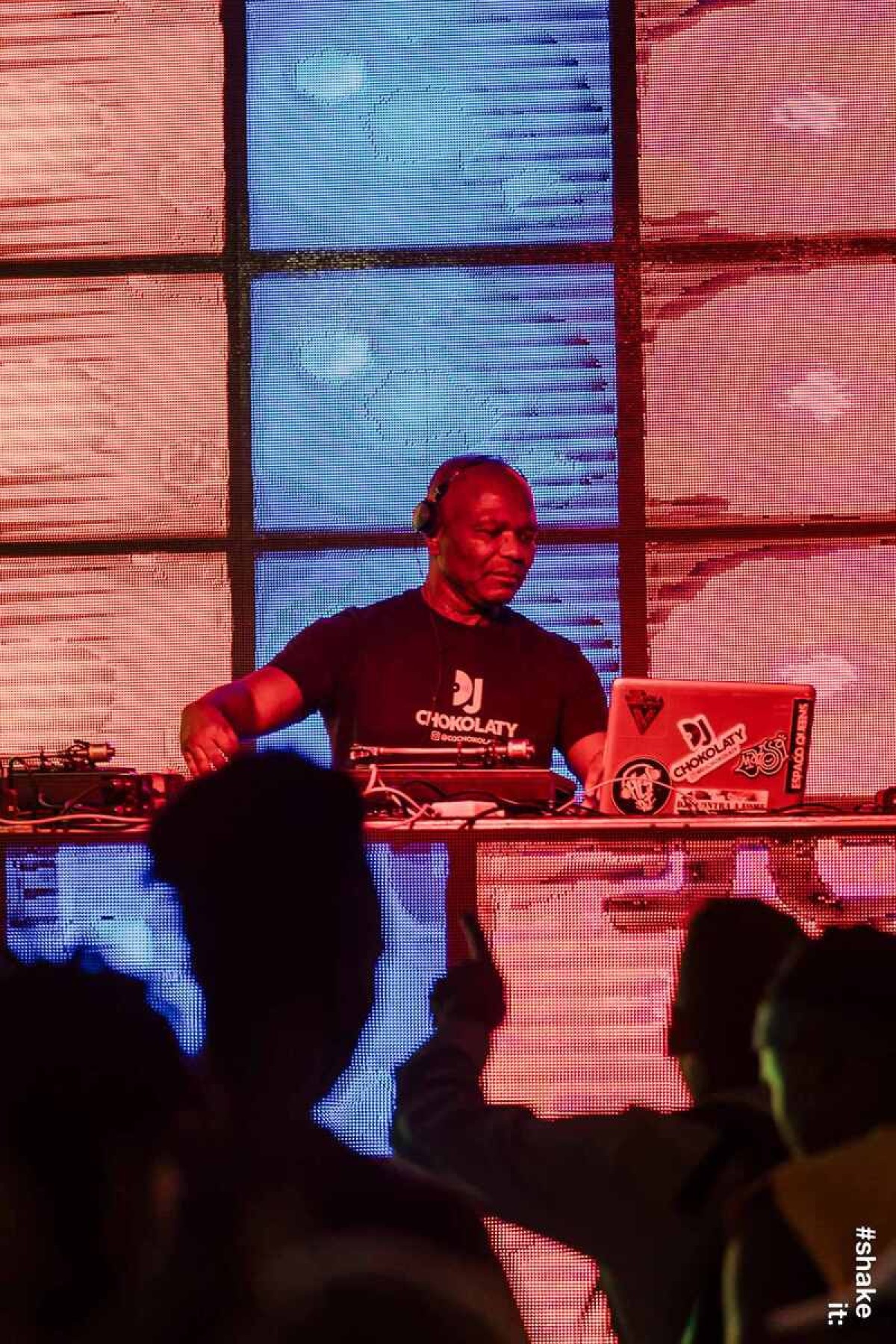 DJ Chokolaty se apresenta na Makossa, baile de black music em Ceilândia Norte 