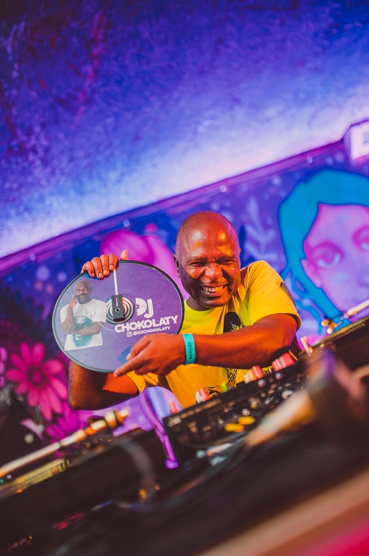 DJ Chokolaty se apresenta na Makossa, baile de black music em Ceilândia Norte 